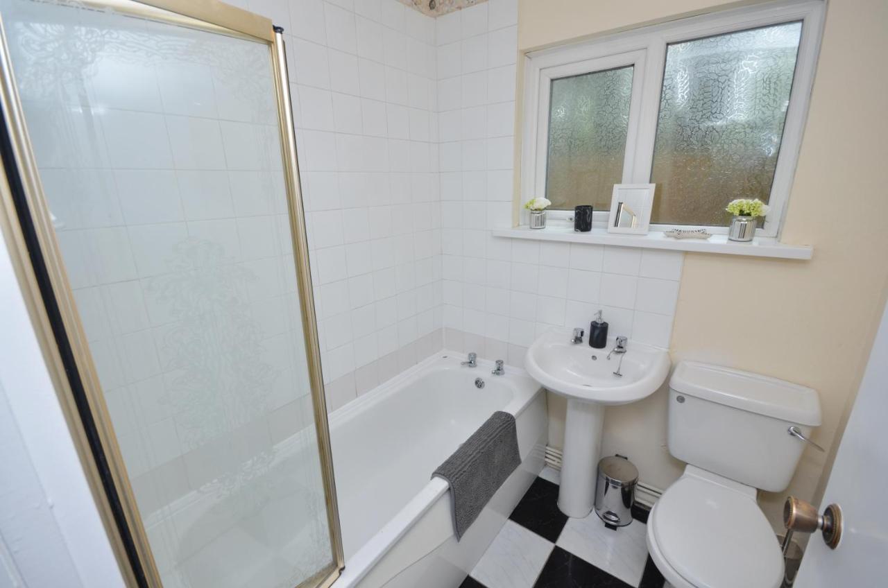 Bright Stylish 2 Bedroom Garden Apartment South Belfast Close To Everything Exterior foto